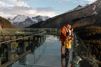 Visitors standing on the Columbia Icefield Skywalk