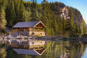 Scenic shot of the Lake Agnes Teahouse in Banff National Park